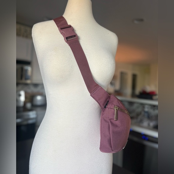 Herschel Hip Pack 2L- new without tags- dusty rose - Picture 2 of 4